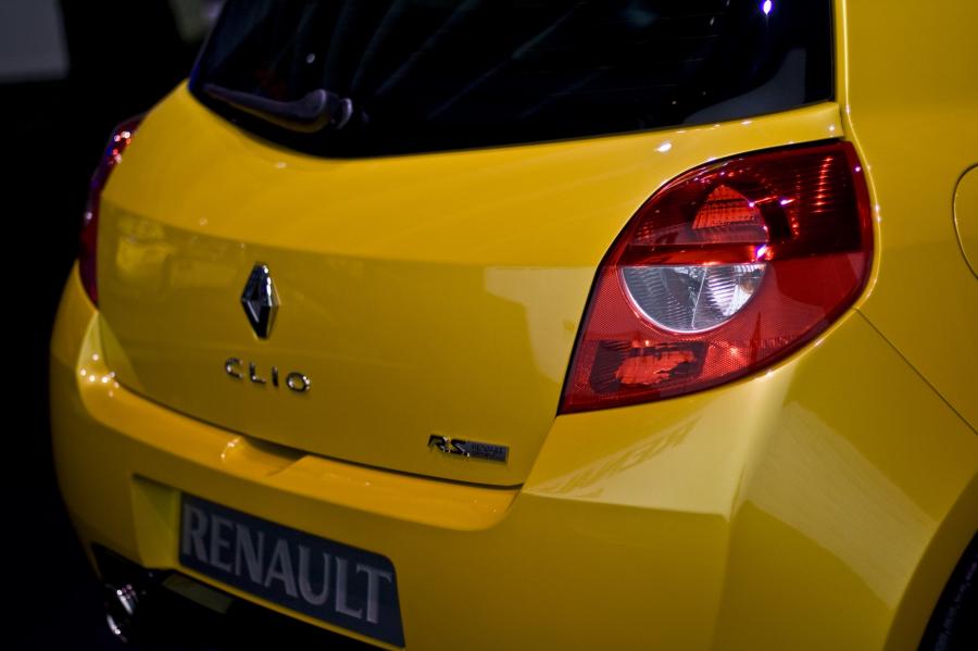  Renault Clio RS 2010 года  (фото 19 из 38)